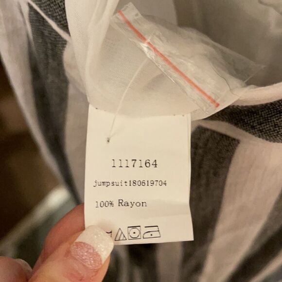 Striped Jumpsuit with open back - Picture 10 of 11